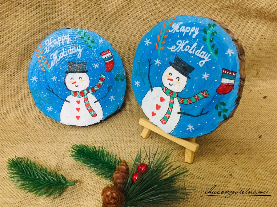 Khoanh Gỗ Vẽ Tay 12-14cm Có Giá Đỡ- Người Tuyết Holiday